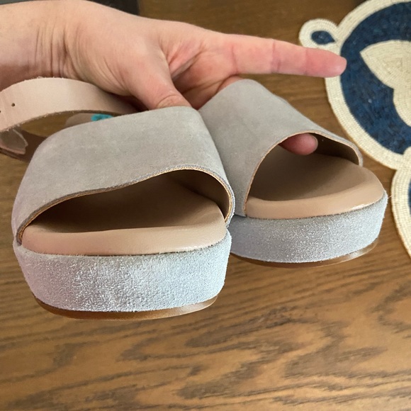 Sophia Milano size 7.5 light grey suede sandal - Picture 9 of 9